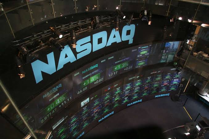 Google’s Grip Loosens: Apple’s AI Search Sends Alphabet Shares Into a Tailspin