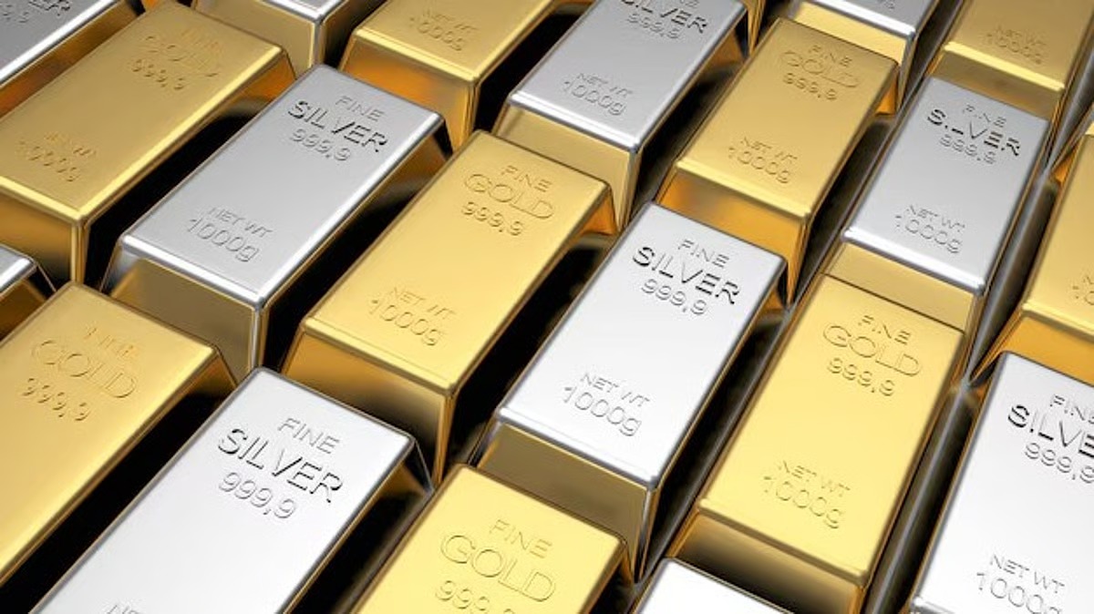 Gold, Silver Prices Dip Slightly Today Amid Profit-Taking After Stellar Rally