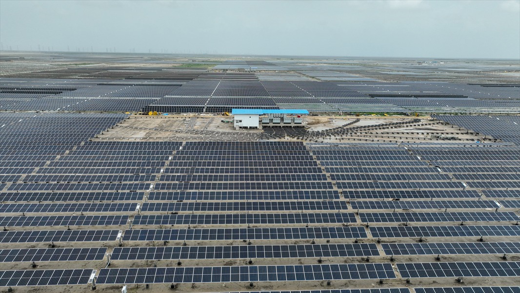 Solar Surge In Gujarat: GIPCL Adds 105 MW To Khavda Project, Accelerates Green Energy Push