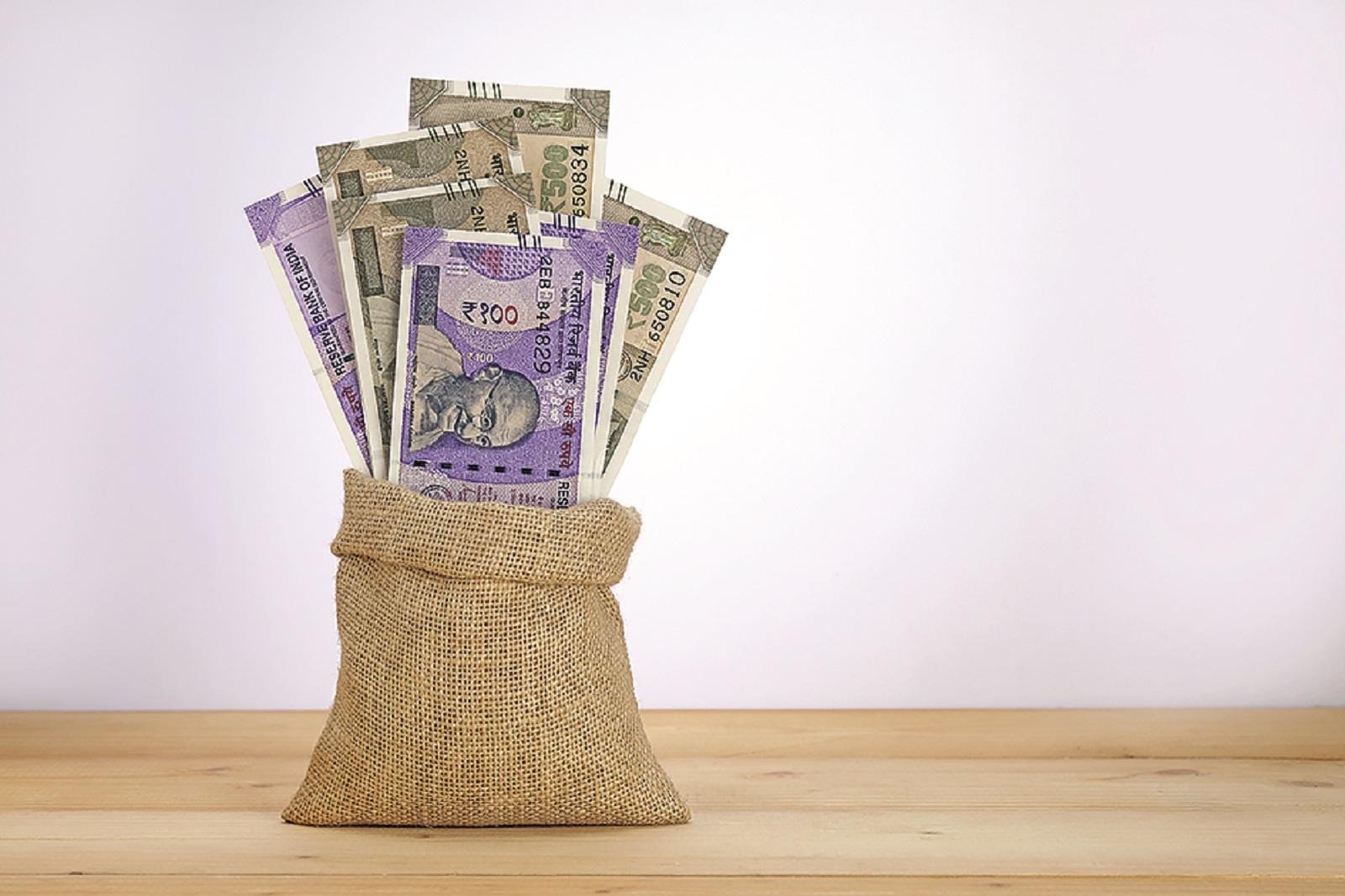 Indian Rupee, Nifty 50 Close Lower Amid Geopolitical and Market Woes