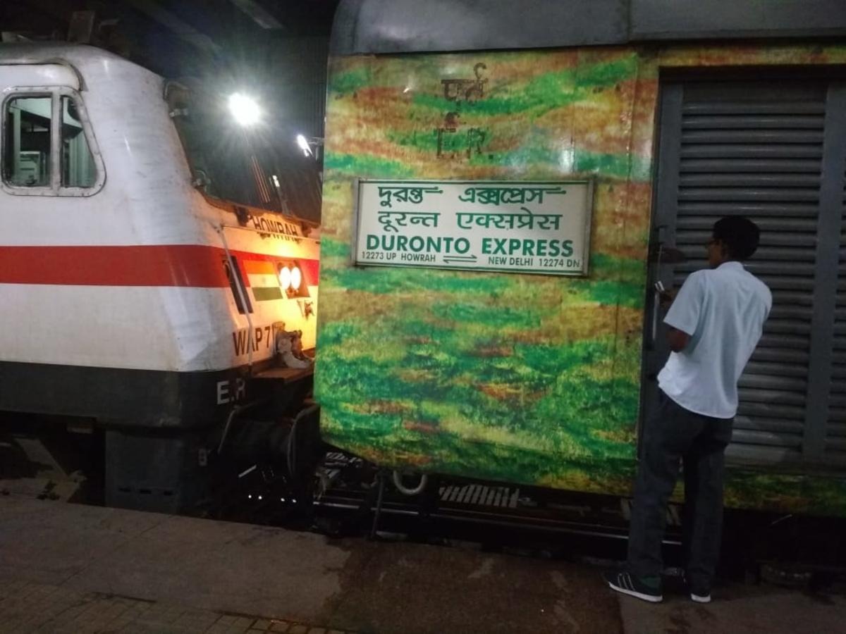 Luxury on Rails: A Premium Journey from Howrah to New Delhi