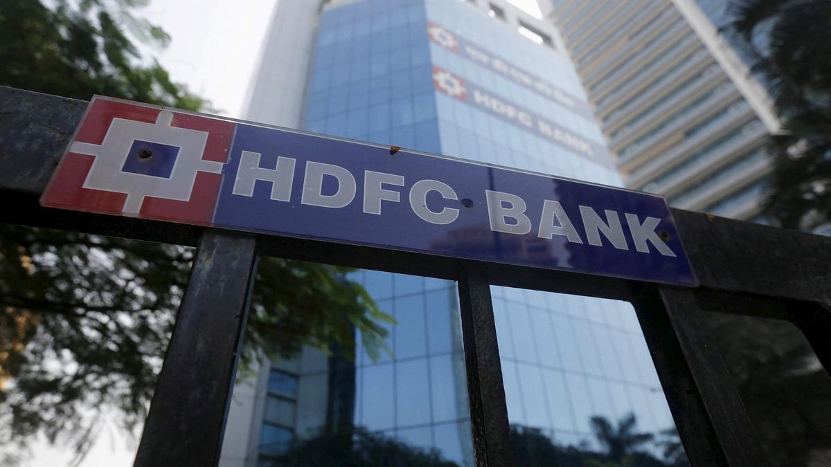 HDFC Bank Shares Edge Up 0.9% Amid Market Optimism
