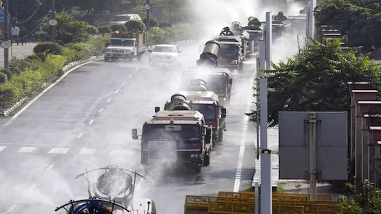 Delhi Intensifies Dust Control Battle: Anti-Smog Guns, Sprinklers & Sweepers in Action