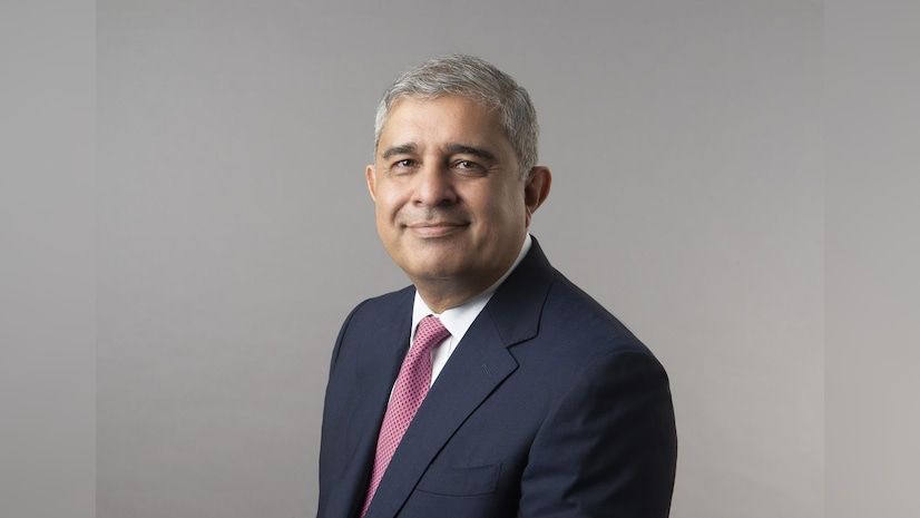 Axis Bank Aims Higher: MD Amitabh Chaudhry Eyes Top Spot Beyond "3rd Largest" Tag