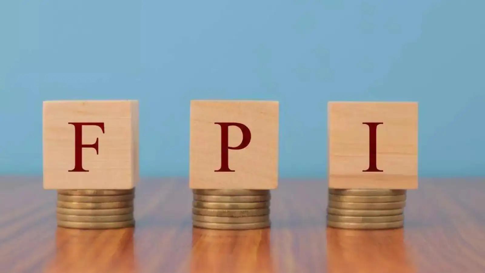 Foreign Funds Flee: July Sees Rs 17,741 Cr Exit from Indian Equities
