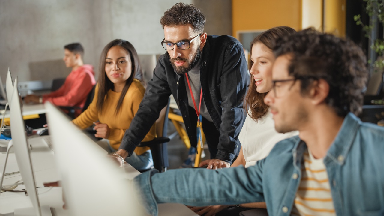 Job Search Confusion: Two-Thirds of Professionals Struggle to Define Career Paths