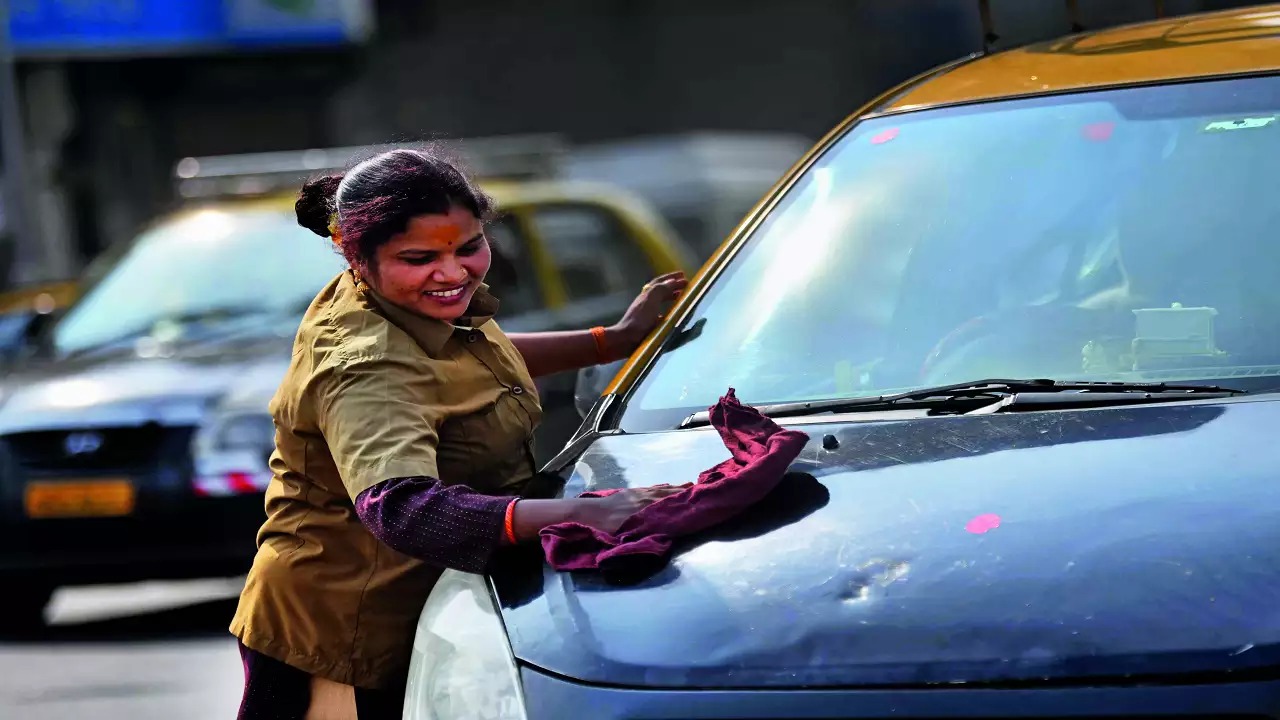 Mumbai Indians' Heartwarming Gesture: Female Taxi Driver Treated to Five-Star Lunch