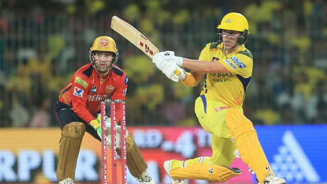 Sam Curran's Blazing 88 Powers CSK to 190 Against Fierce Bowling Attack
