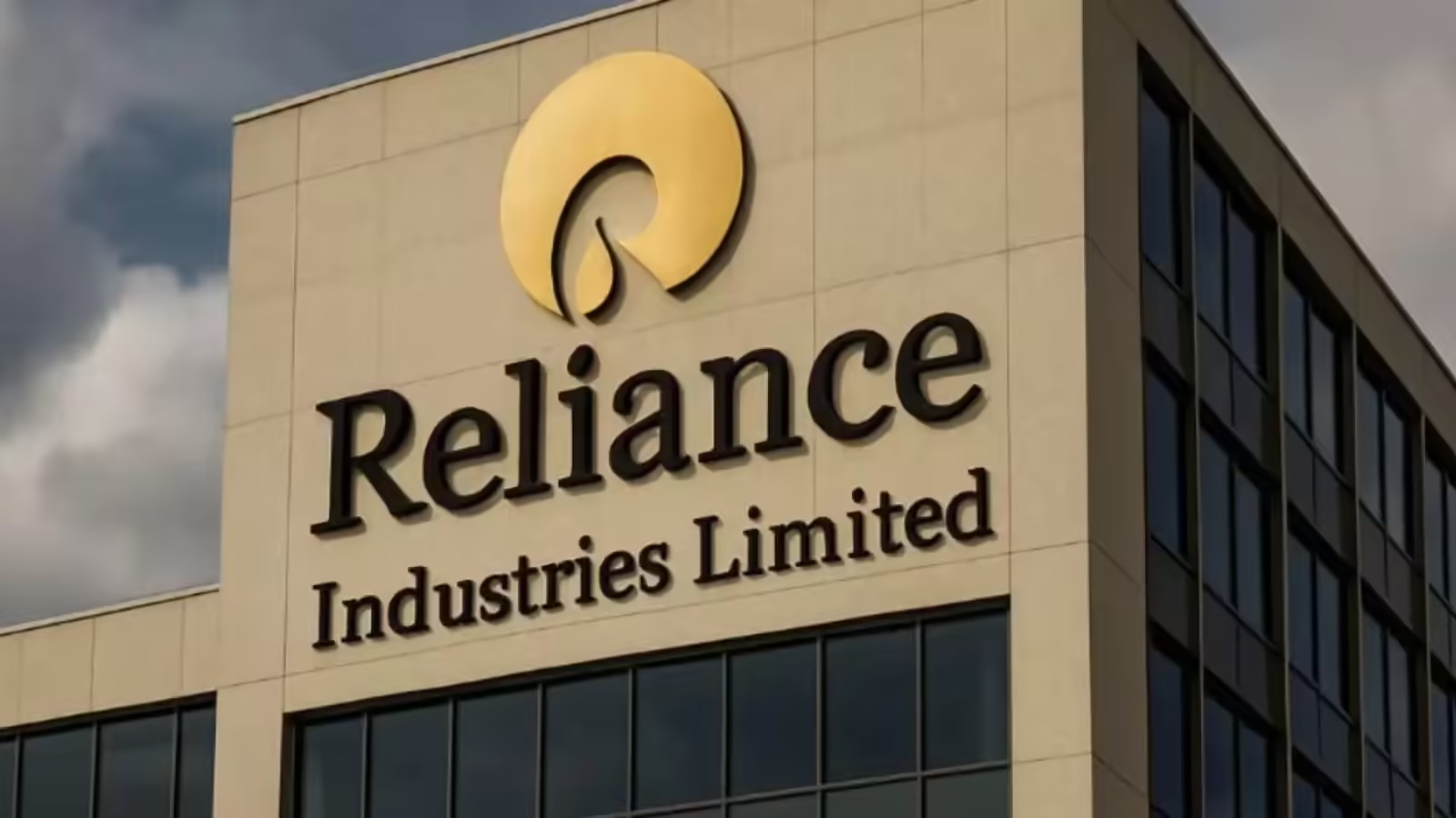 Reliance Industries Shares Extend Losses, Close At Rs 1394