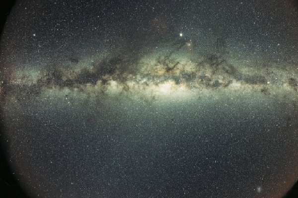 Astronomers Unveil First 3D Map of Milky Way Interstellar Dust Properties