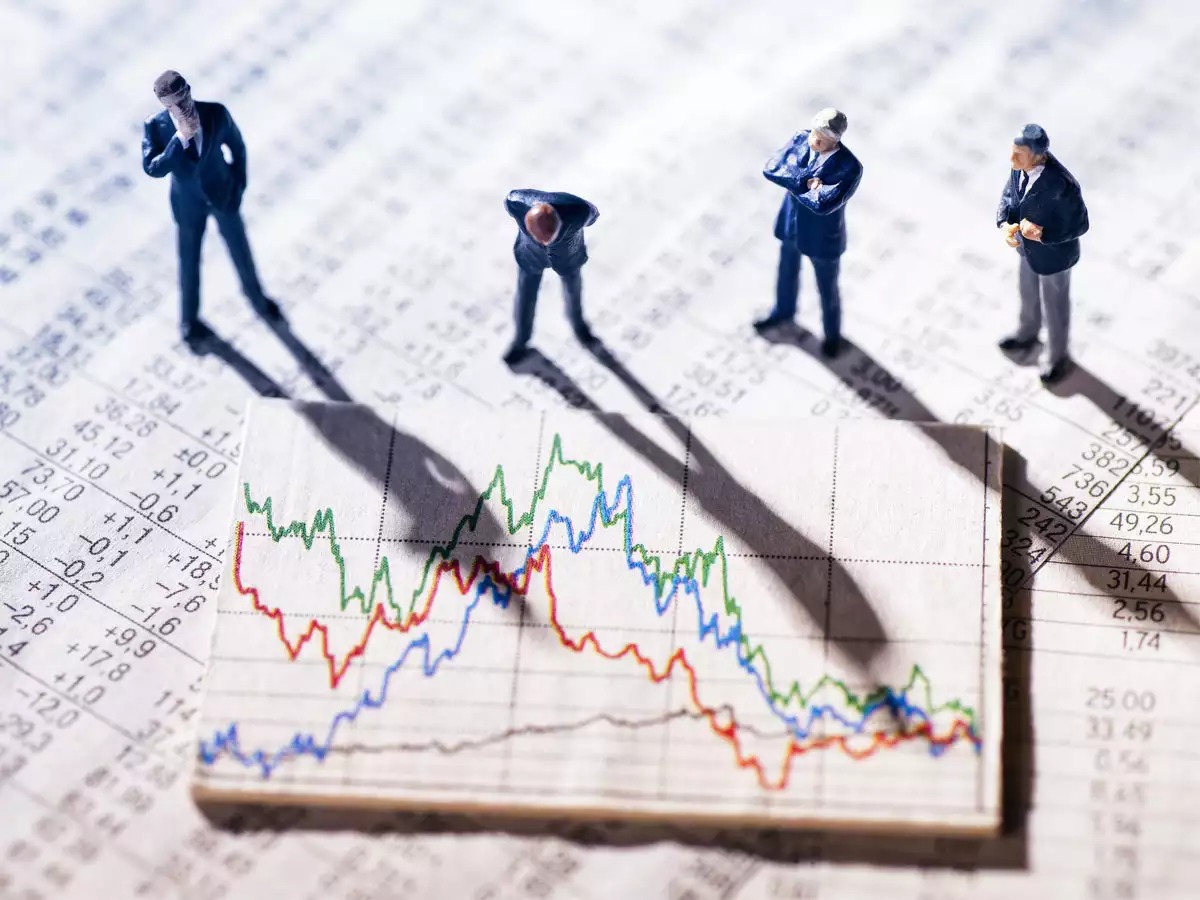 Market Sentiment Divided: Experts Weigh In on India's Volatile Stock Market