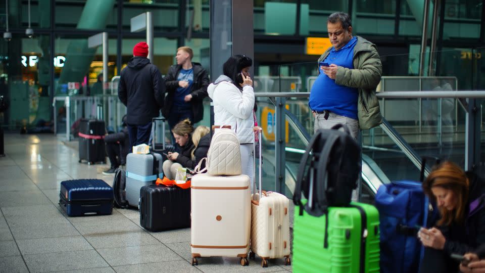 Heathrow's Shocking Shutdown: Airlines Scramble as London Hub Goes Dark
