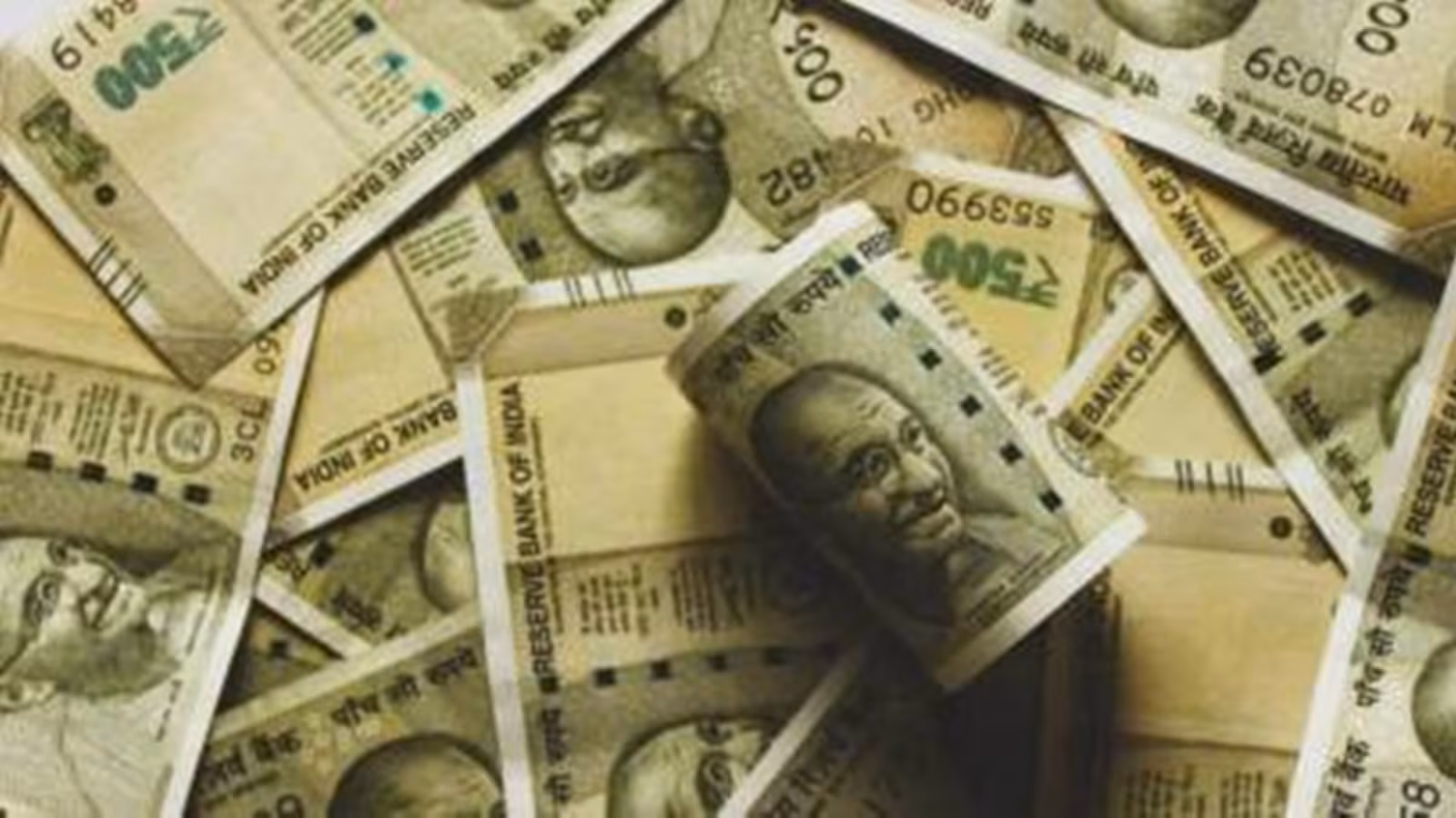 Rupee Dips Against Dollar as IGL Announces Major Gas Allocation Boost