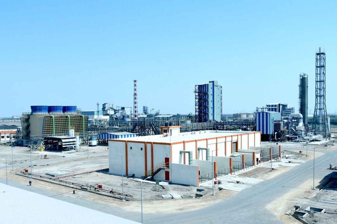 Gas Partnership Sealed: Deepak Fertilisers Subsidiary Signs Rs 1,200 Crore Regasification Deal With Petronet LNG