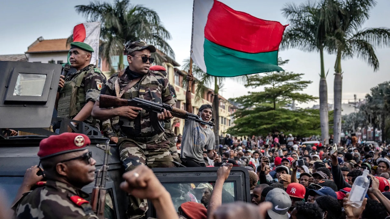 Madagascar’s President Rajoelina Exfiltrated by French Military Plane After Deal with Macron Amid Coup Attempt