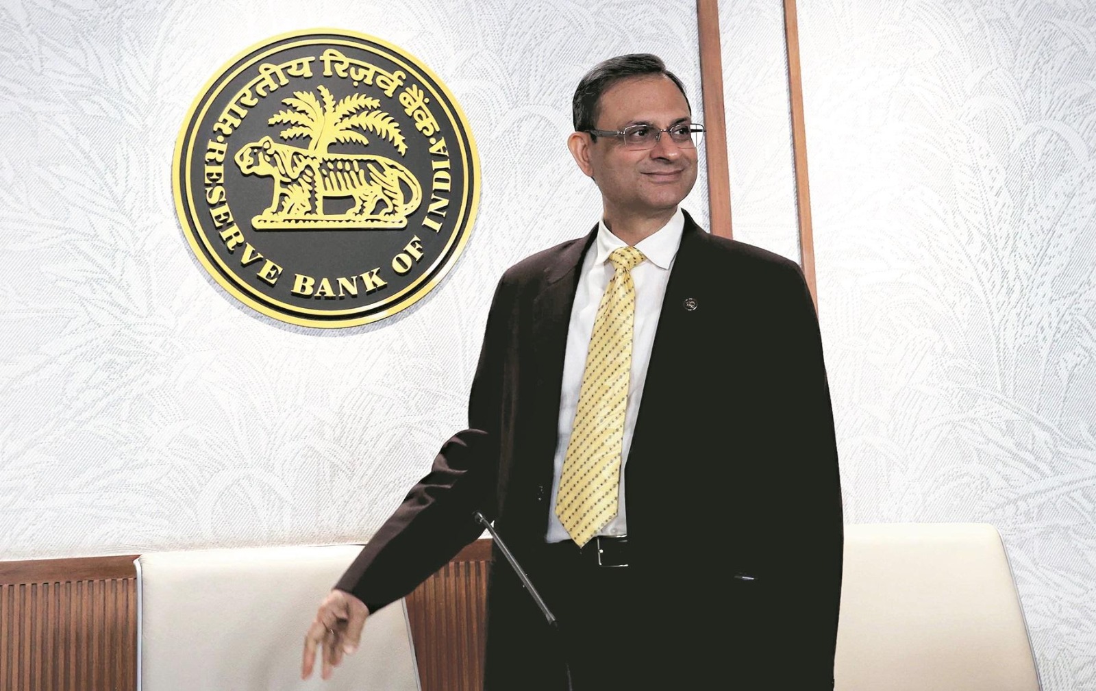 RBI Chief Malhotra Rejects FX Easing, Tightens Trading Credit, and Seeks AI Security Shield