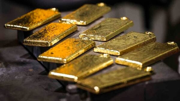 Gold Slips Below Peak: Prices Ease Across Indian Cities Amid Global Cues