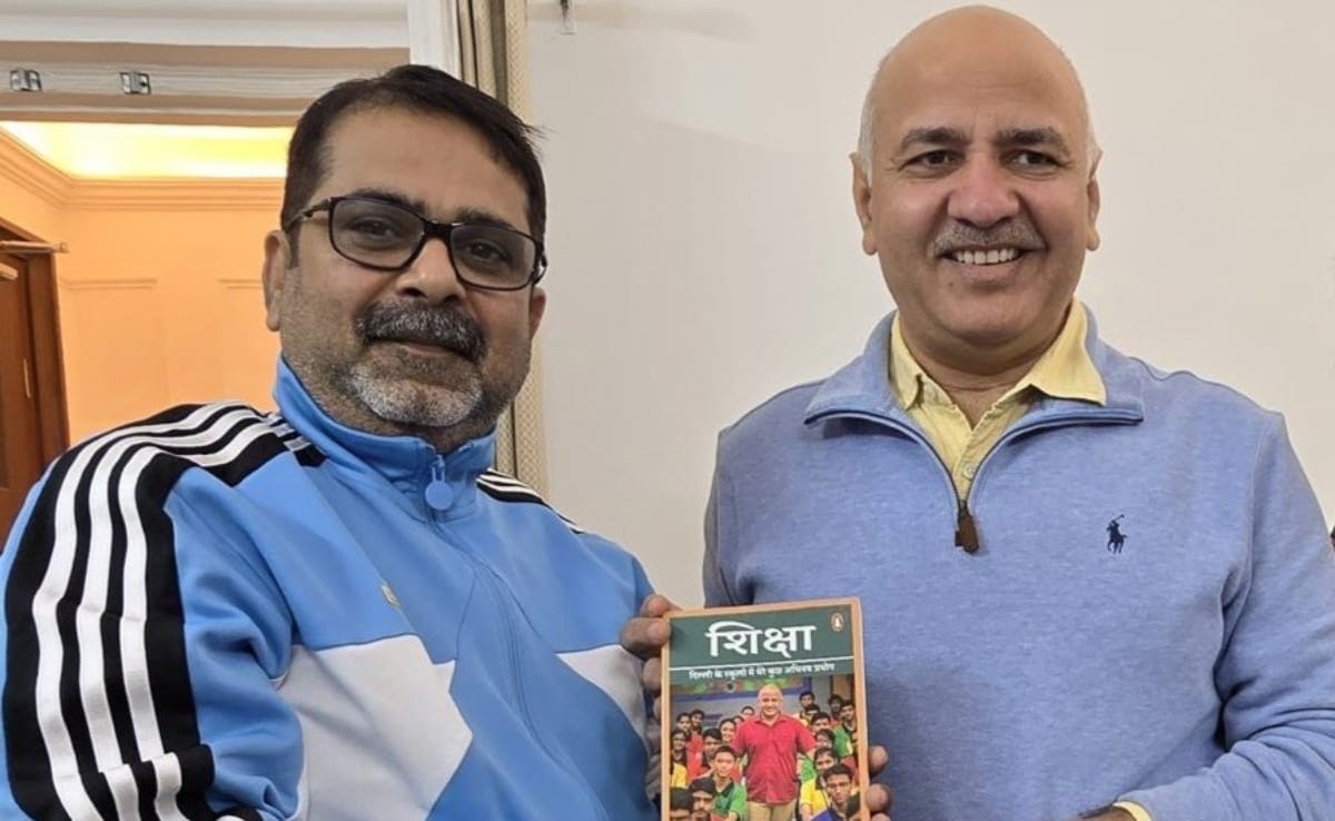 AAP's Patparganj Gamble Falters: Avadh Ojha Trails BJP's Negi in Early Trends