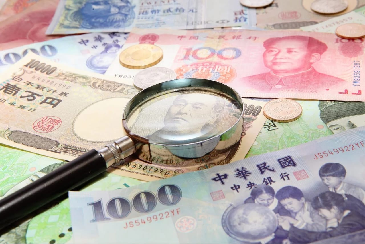 Market Mood Swings: Short Bets Surge on Rupiah, Rupee as Bulls Back Thai Baht and Yuan
