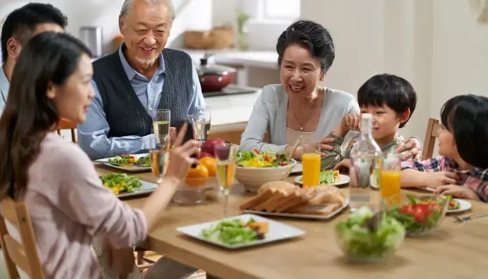 Dine and Shine: How Sharing Meals Boosts Happiness Across the Globe!