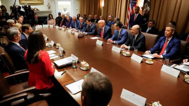 Trump Holds Cabinet Meeting After First 100 Days, Focuses on Economy, Tariffs, and Immigration
