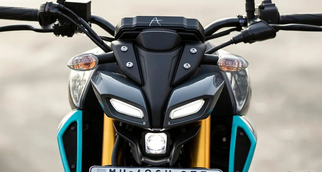 Street Beast Unleashed: Yamaha MT-15 V2.0 Roars Into 2025 With Power, Style, and Mileage Mastery