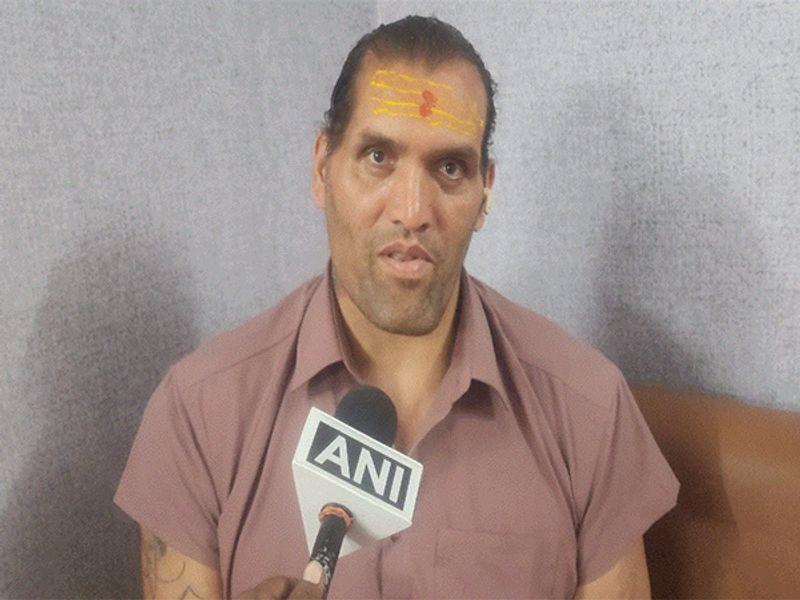 No Tag Teams, Just Tranquility: Khali Finds Solace at Mahakumbh!