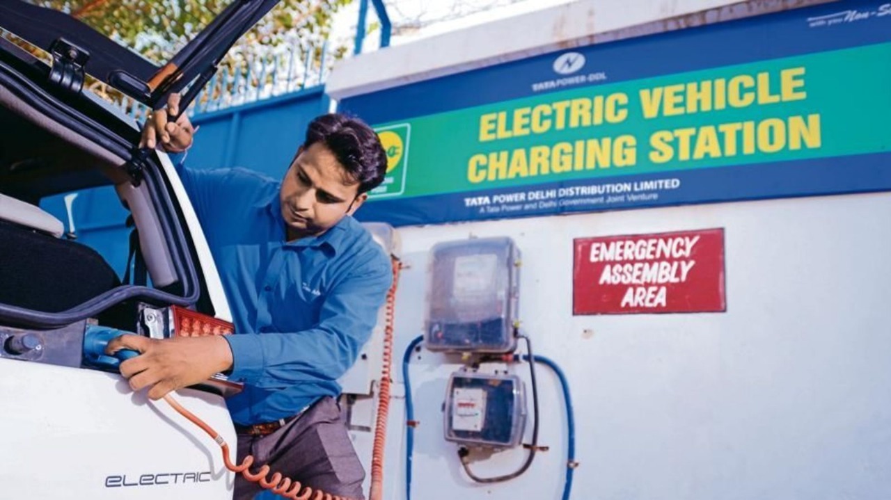 India Considers Easing Localization Rules for EV Makers Amid Supply Chain Disruptions