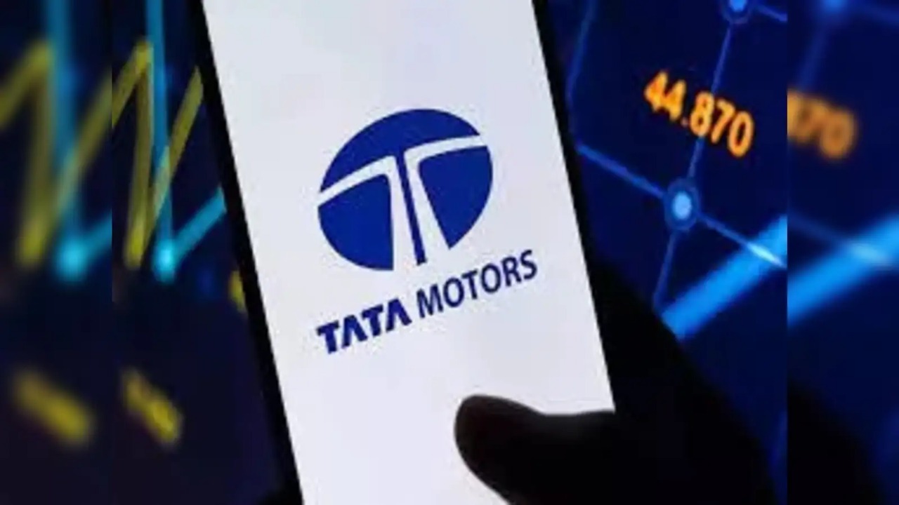 Tata Motors Accelerates Ahead: Top Gainer on Nifty Amid Market Caution