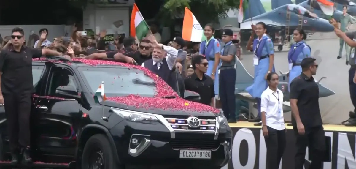 Cruising Past the Crowd: Modi’s Rs 34,200 Crore March in Bhavnagar