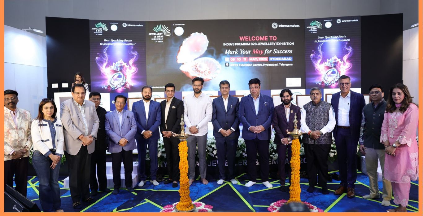 All That Glitters Gathers: Pearl & Gem Fair Sets the Scene Aglow