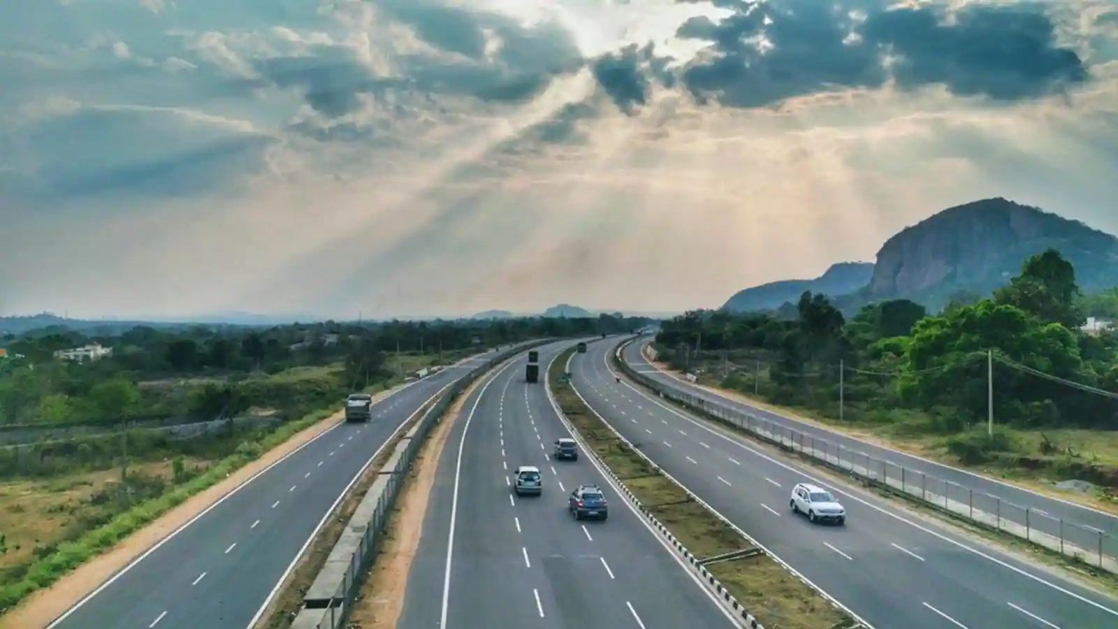 Road ministry awards 2,257 km, builds 4,989 km highways