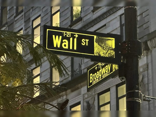 Wall Street Looks to 2025: Gains Expected Amid Policy Uncertainty