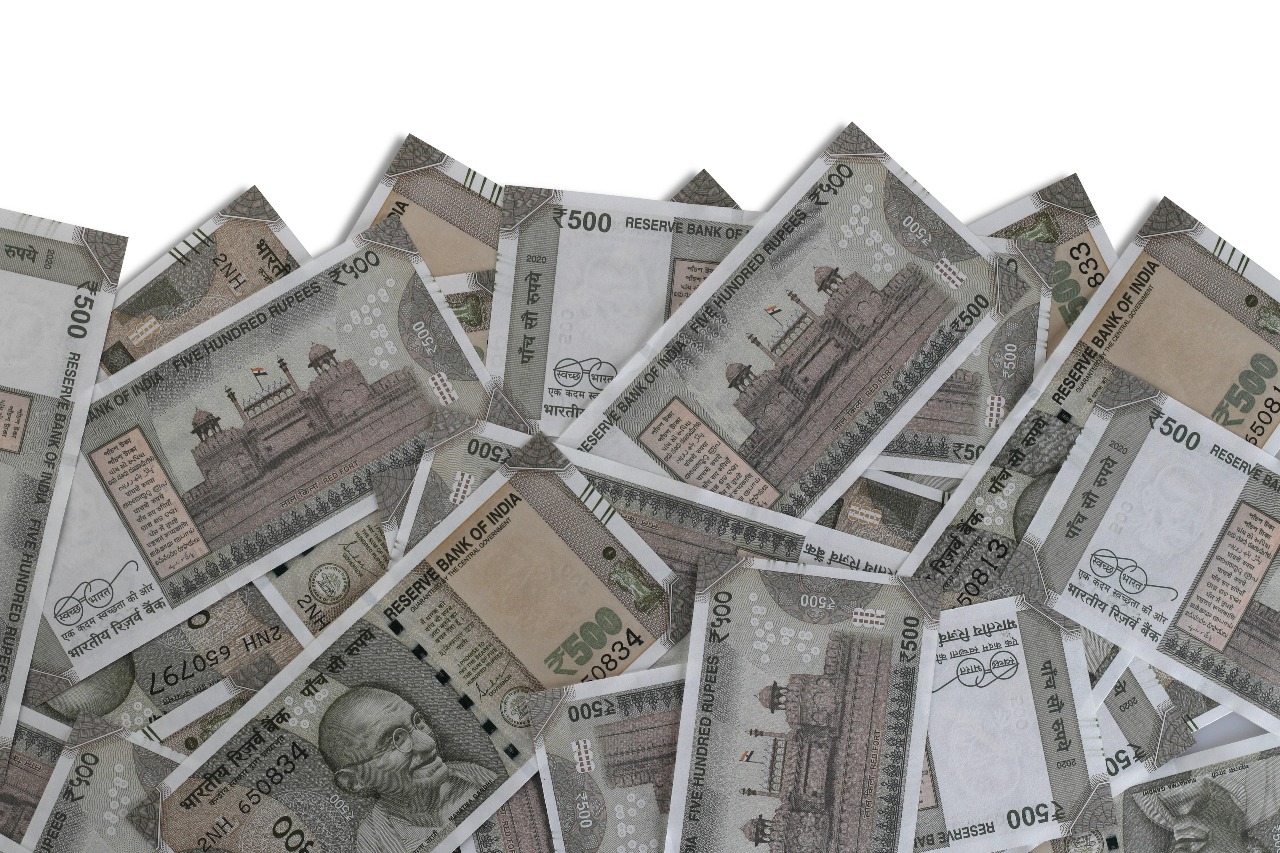 Indian Rupee Under Bearish Pressure Due to Trade War Fears
