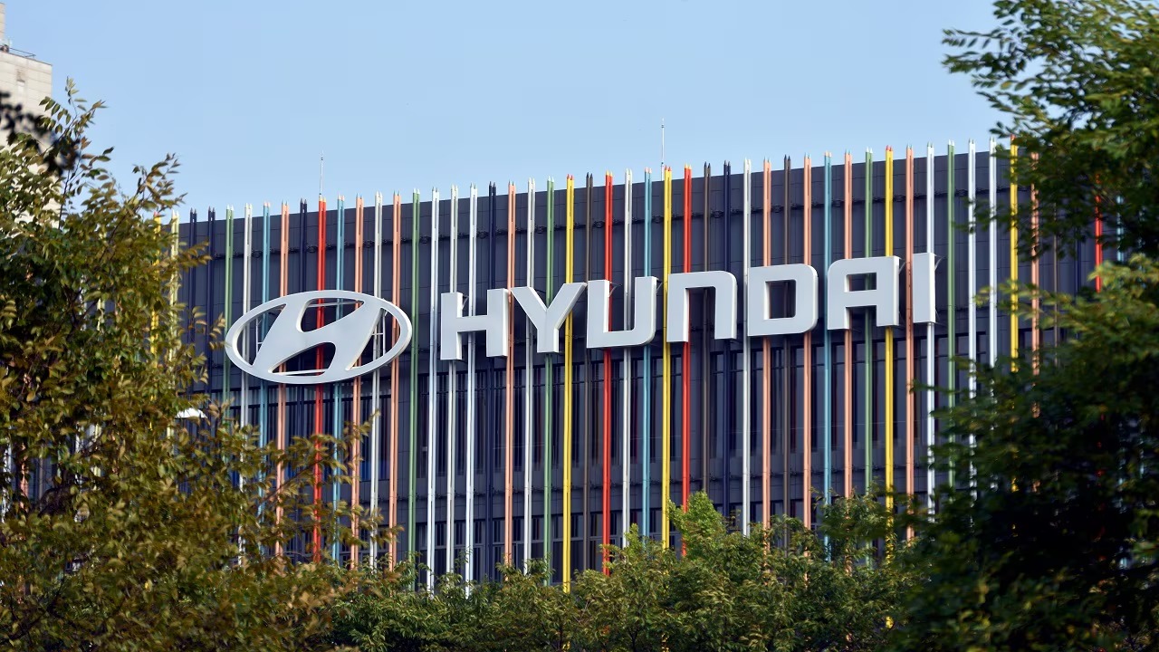 Hyundai’s High-Wire Act: Sales Surge Amid Shutdown Drama!