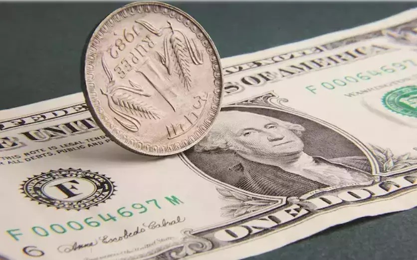Indian Rupee Ends Nearly Unchanged At 92.42 Per Dollar