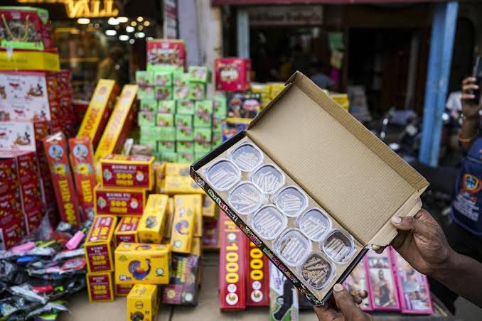 Kolkata Police Enforces Strict Firecracker Rules: Only Green Crackers Allowed for Limited Hours