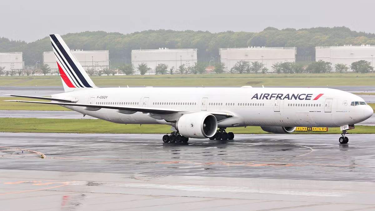 A Detour Driven By Safety: Paris-Bound Flight from Bengaluru Diverted After Engine Warning