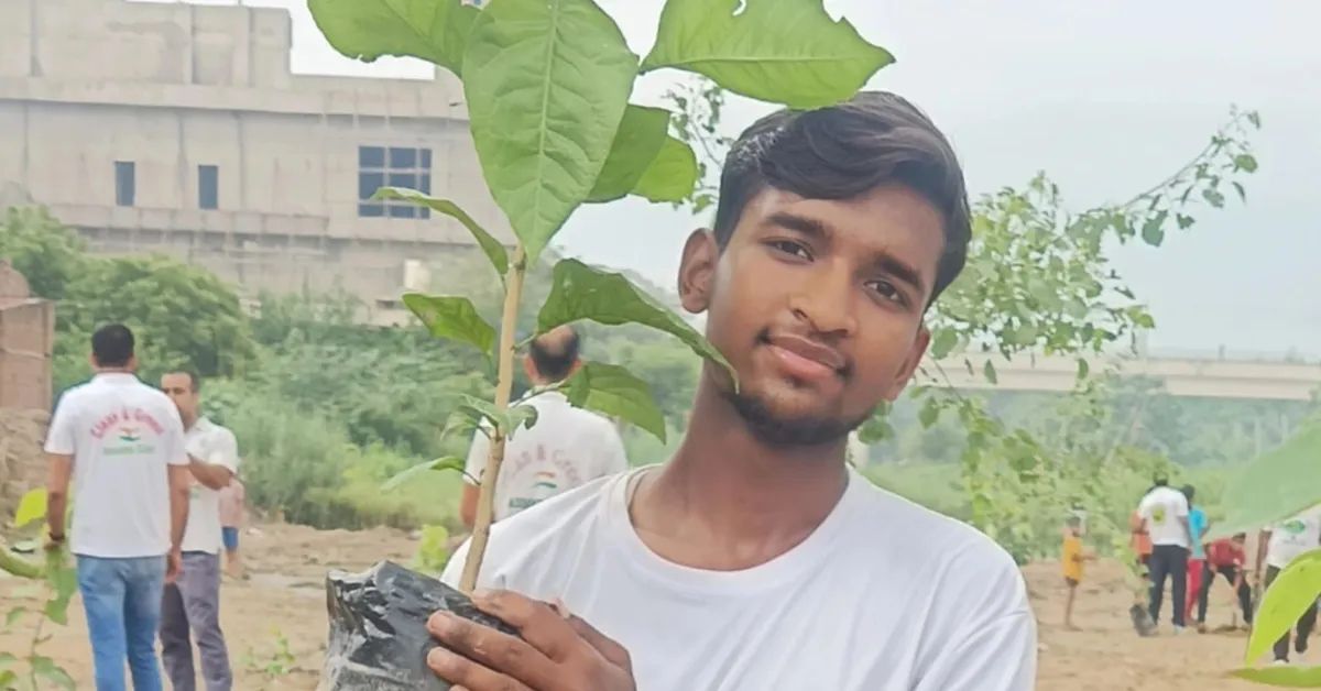 Delhi Youth Transforms Waste Management: 20-Year-Old Helps 70 Pickers Earn More While Recycling 450 Tonnes