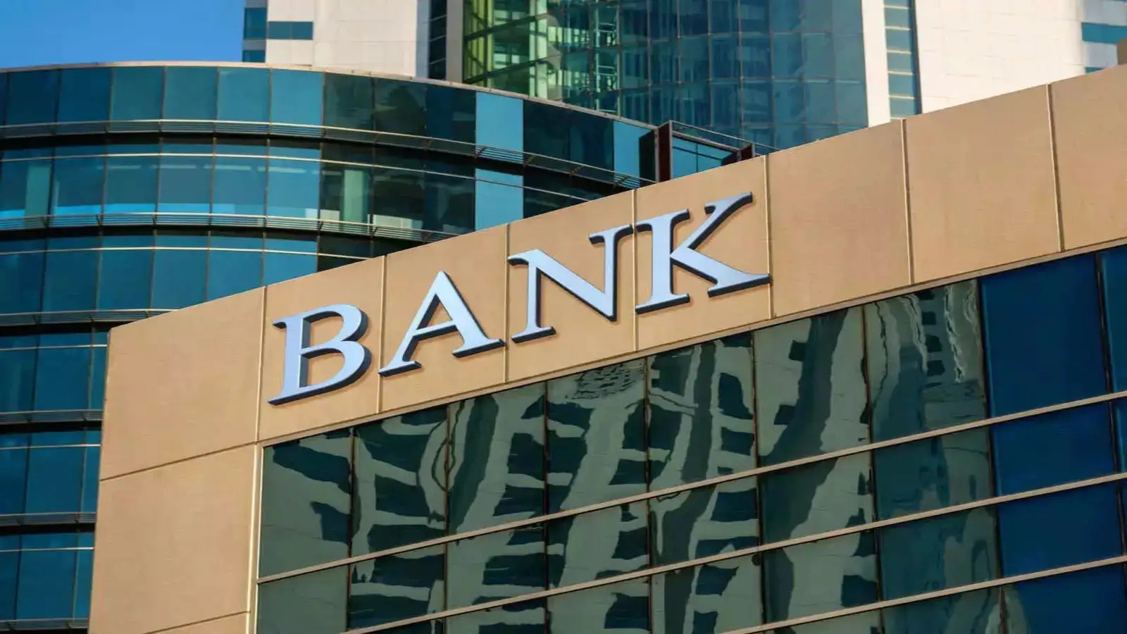 Credit Surge Outpaces Deposits: Banks' Loan Growth Hits 11.4% as CASA Mobilisation Lags