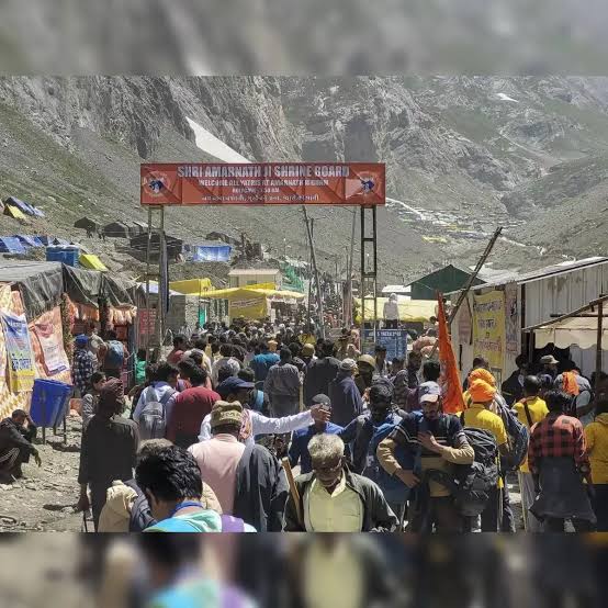 Over 3.5 Lakh Pilgrims Offer Prayers at Amarnath in 15 Days