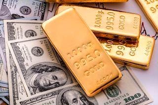 Gold Prices Skyrocket Past $2,700 as Dollar Weakens and Yields Drop