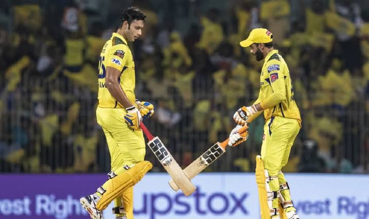 Chennai Super Kings Steady at 118/3 After 15 Overs