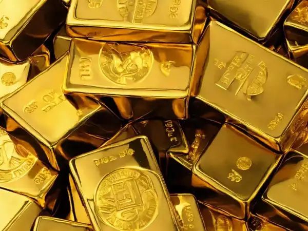 Glitter Dims: Gold Slips Over 1% as Investors Book Profits