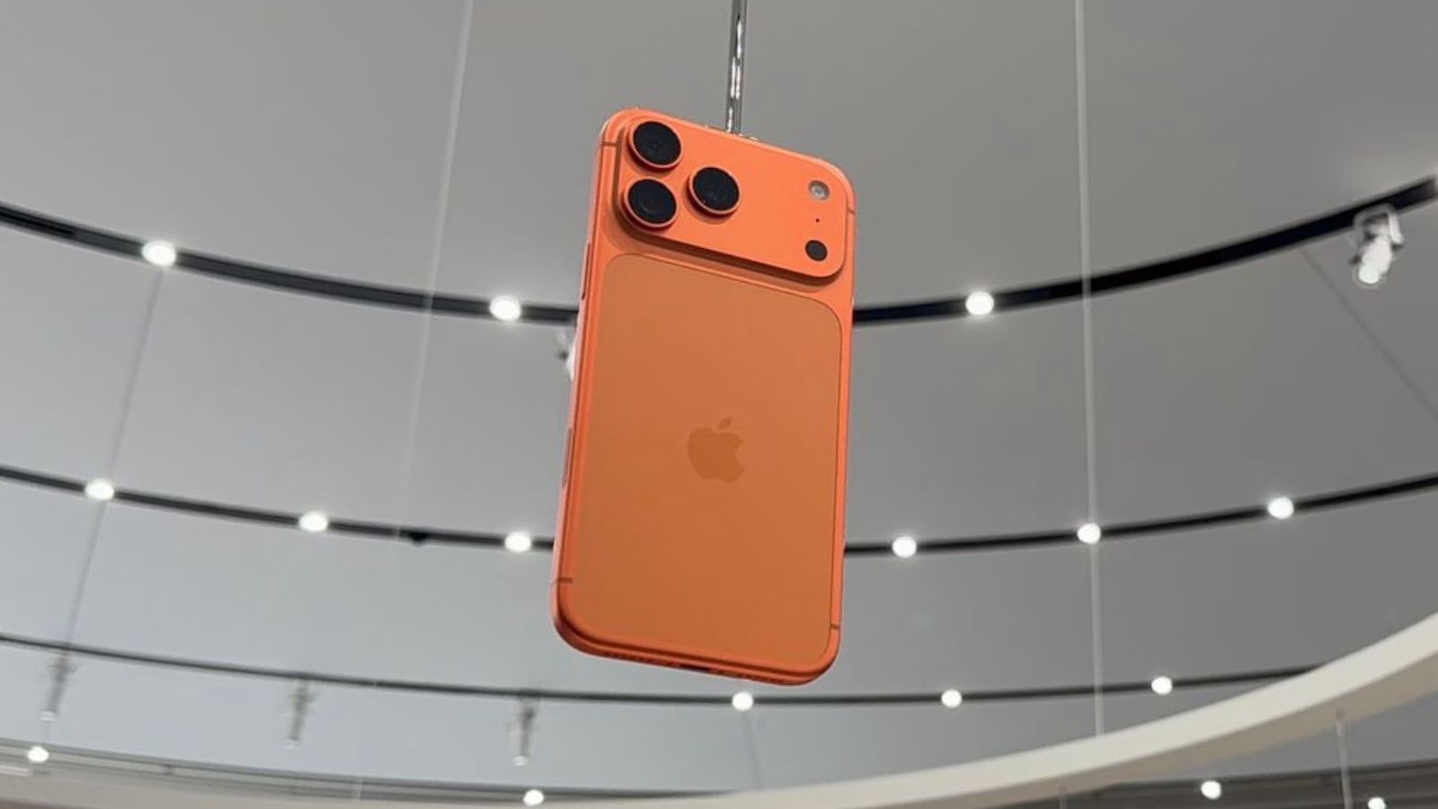 Byte-Sized Brilliance: Apple Tops India’s Premium Smartphone Charts as Market Value Peaks