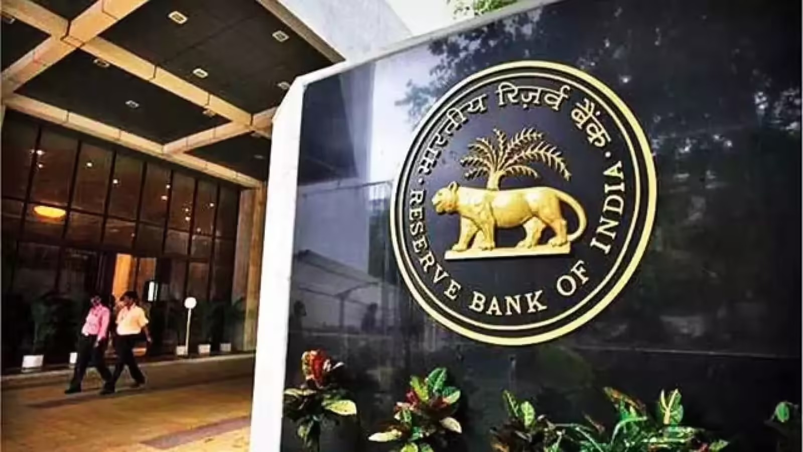 Banking Milestone: Deposits Surge Past Rs 253 Lakh Crore