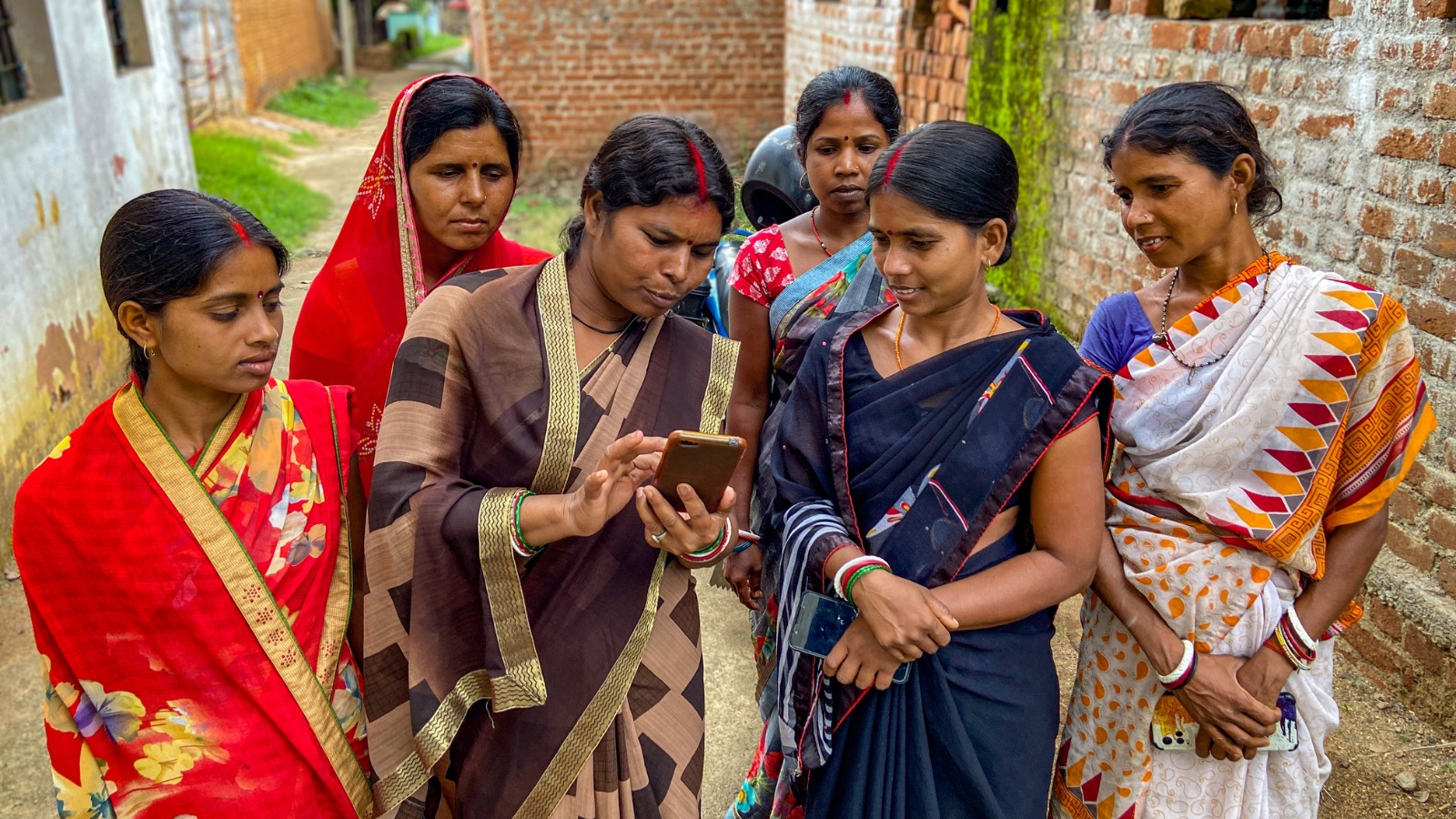 India's Women Are Logging On And The Digital Gender Gap Is Narrowing Fast