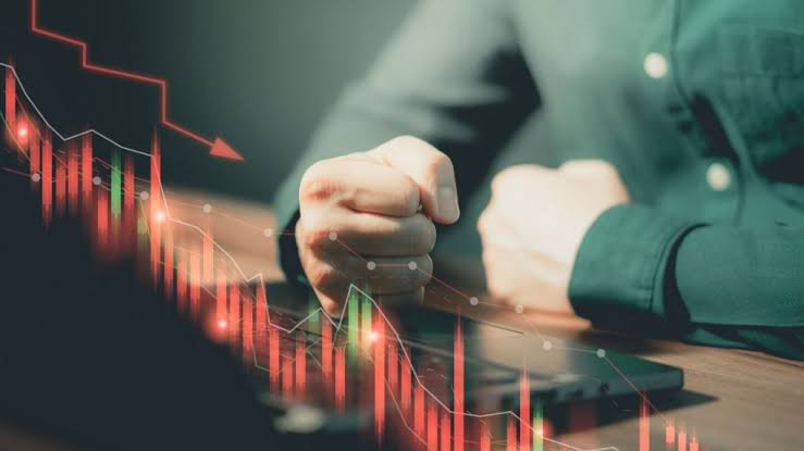 Nucleus Software Exports Trades 3.52% Lower Amid Market Volatility