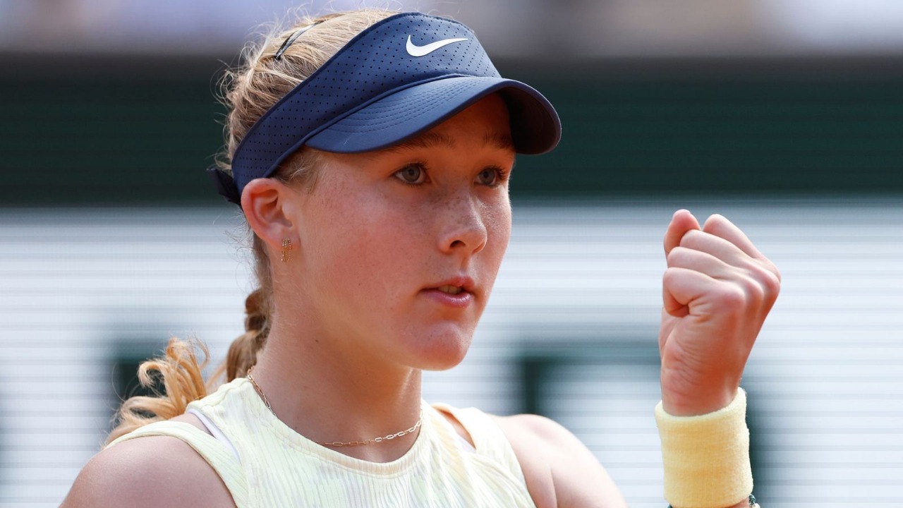 Chilly Conditions Can't Cool Down Andreeva: Teen Sensation Reaches Final