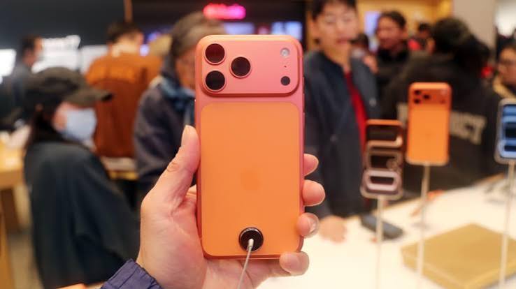 Tech Giants Pivot: Apple Unveils Leasing Plan, Google Expands AI Lineup